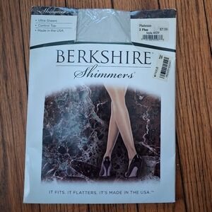 Bershire Shimmers - Ultra Sheer Plus Size Pantyhose. Size 2 Plus. Platinum